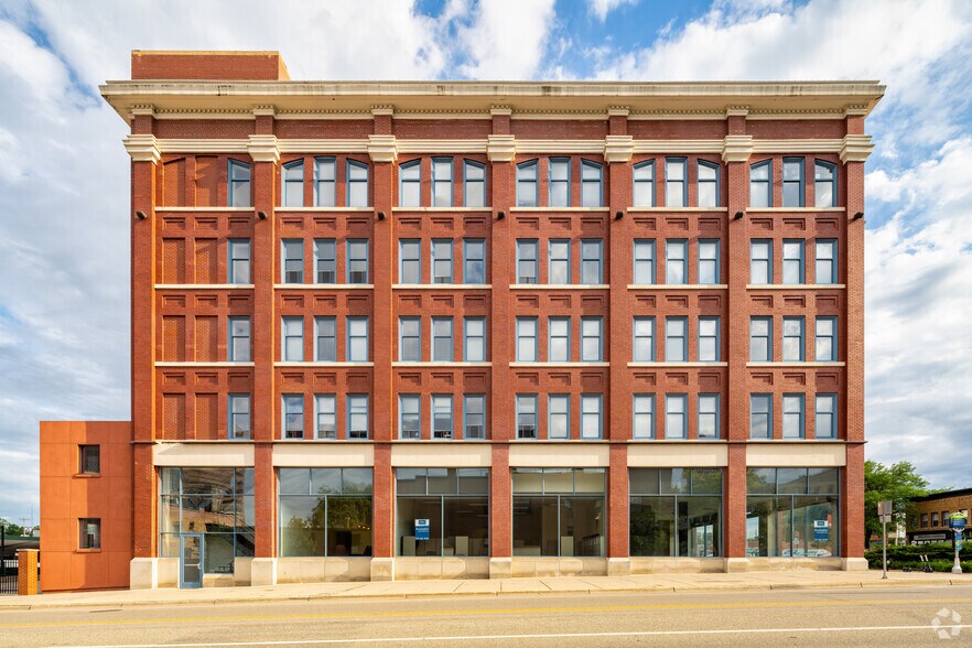 401 S Washington Sq, Lansing, MI à louer - Photo du bâtiment - Image 2 de 28