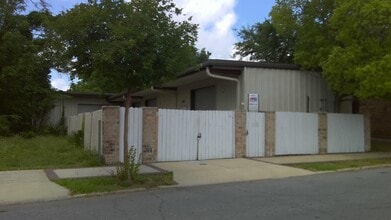 115 S De Villiers St, Pensacola, FL à louer Photo du bâtiment- Image 1 de 1