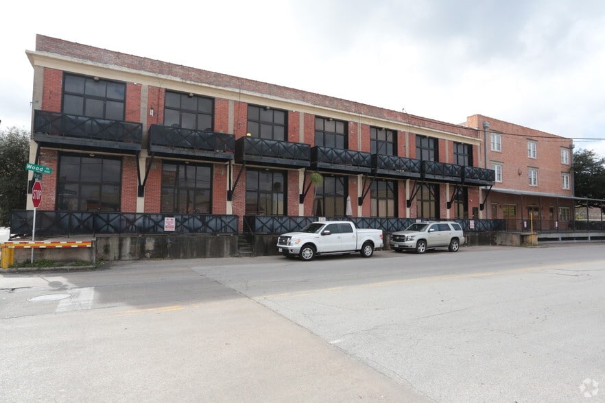 1011 Wood St, Houston, TX for lease - Building Photo - Image 3 of 9