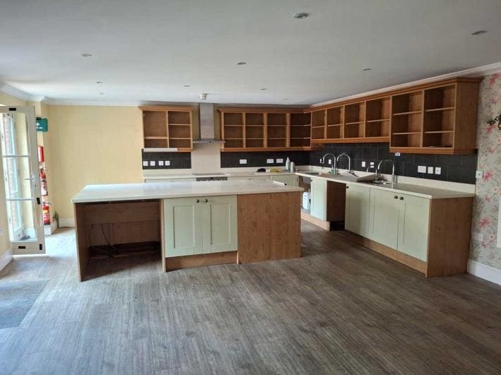 41 High St, Christchurch, DOR BH23 1AS - Unit 41a -  - Interior Photo - Image 1 of 5