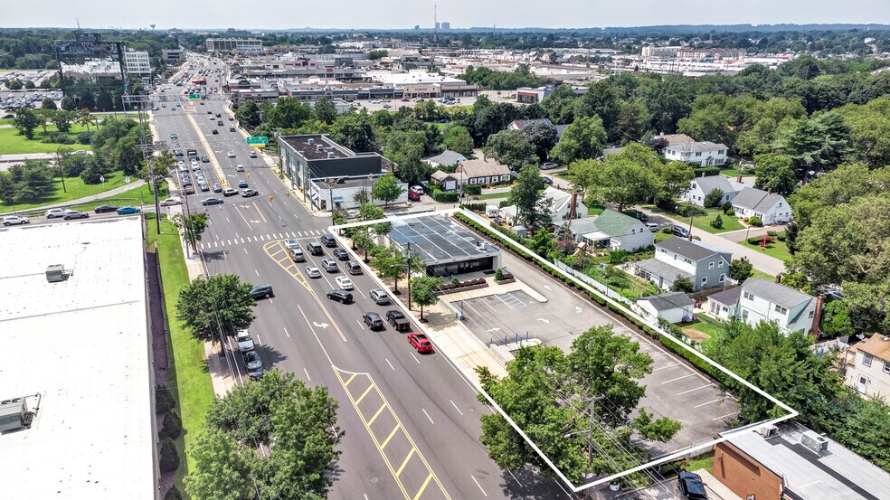 267 Old Country Rd, Carle Place, NY à louer - Photo principale - Image 1 de 4