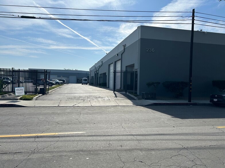 236 S 8th Ave, City of Industry, CA for lease - Primary Photo - Image 1 of 6