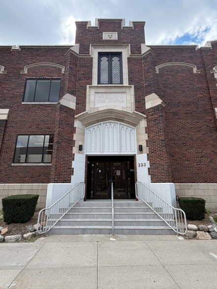 333 W 7th St, Royal Oak, MI for lease - Building Photo - Image 3 of 13