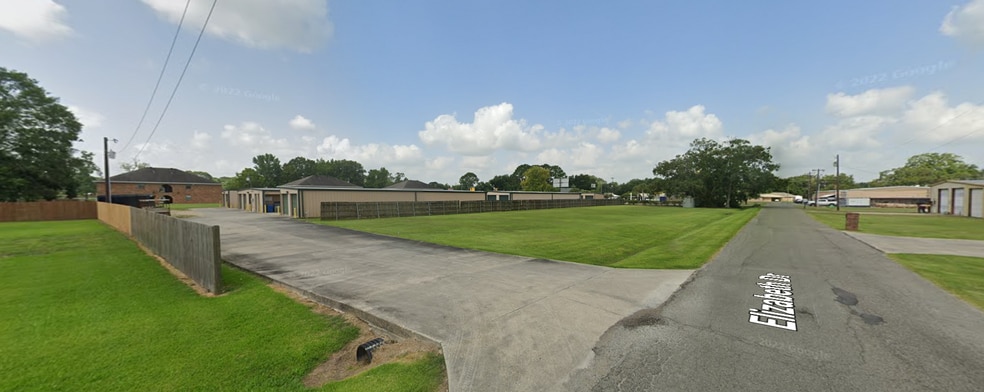 106 Elizabeth Dr, Saint Martinville, LA à vendre - Photo du bâtiment - Image 2 de 19