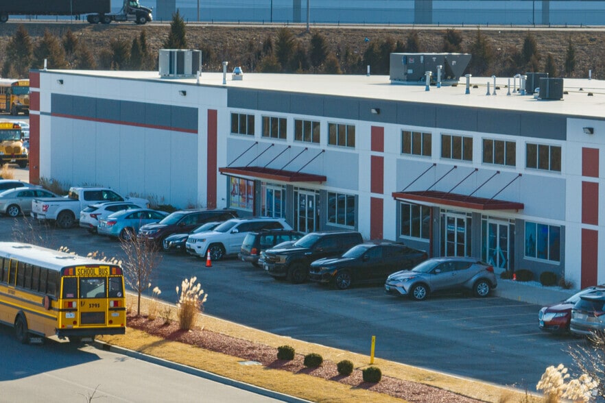 21701 Central Ave, Matteson, IL for lease - Building Photo - Image 3 of 7