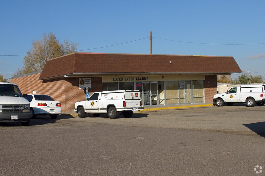 11805 & 11815 W Colfax, 1525 Tabor St portfolio of 3 properties for sale on LoopNet.ca - Primary Photo - Image 2 of 3