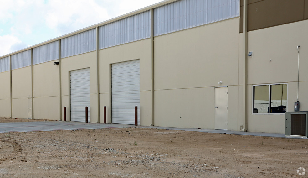 10930 Brittmoore Park Dr, Houston, TX for lease - Building Photo - Image 3 of 5