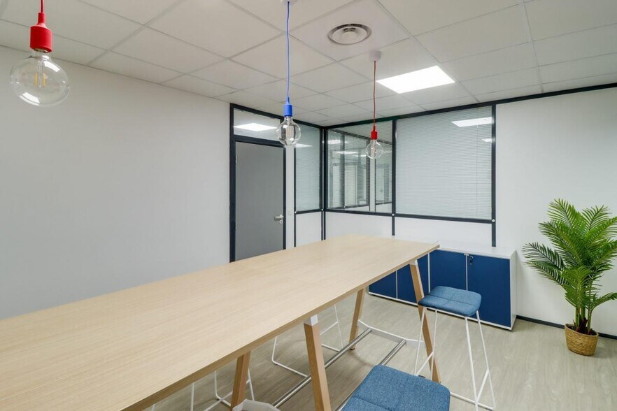 Bureau dans Villiers-sur-Marne à louer - Photo du bâtiment - Image 2 de 4
