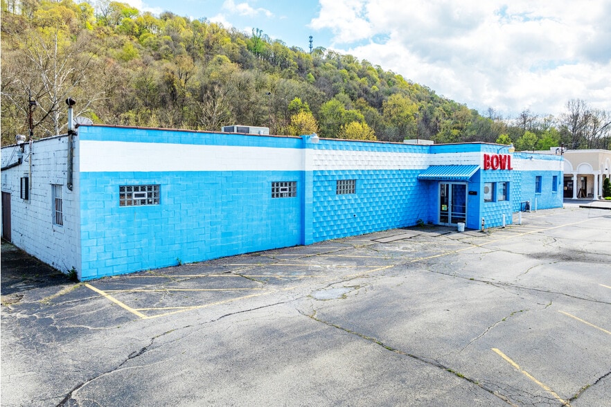 1220 Long Run Rd, White Oak, PA à vendre - Photo du bâtiment - Image 3 de 21