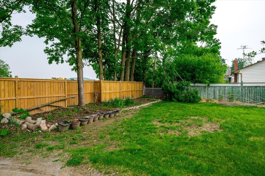 2449 Queen Mary St, Cavan, ON à vendre - Photo du bâtiment - Image 2 de 16