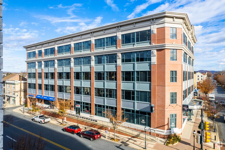 1 E Broad St, Bethlehem, PA à louer - Photo du bâtiment - Image 2 de 28