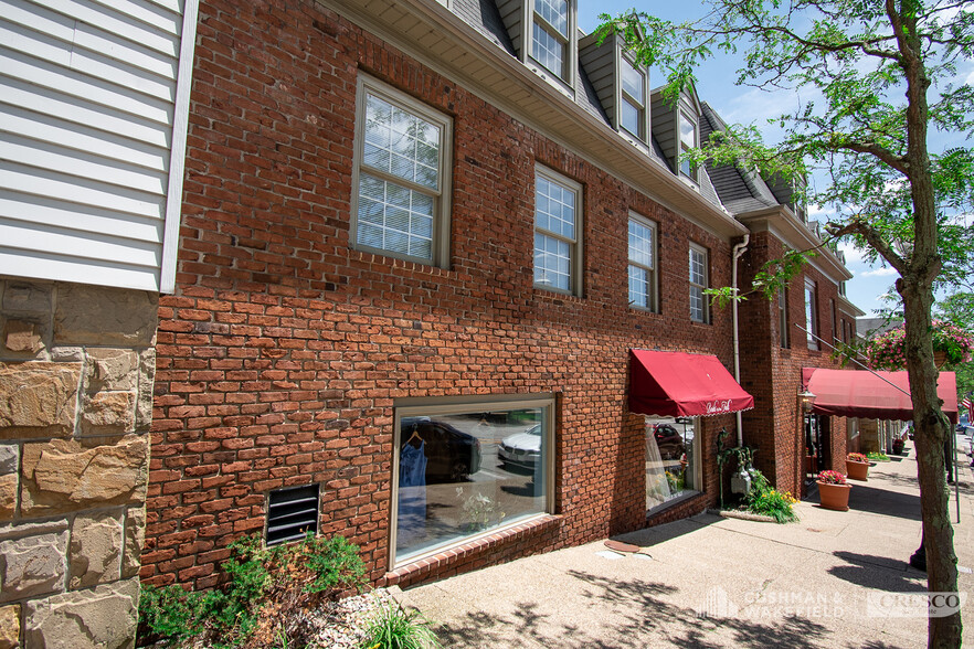 100 N Main St, Chagrin Falls, OH à louer - Photo du bâtiment - Image 2 de 6