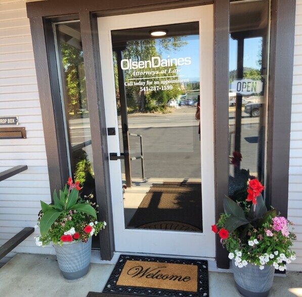 1980 Redwood Ave, Grants Pass, OR à louer - Photo principale - Image 1 de 4