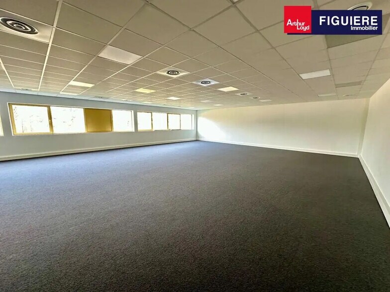 13 Impasse De La Charrue Bonnet, Rousset à louer - Photo du bâtiment - Image 3 de 9