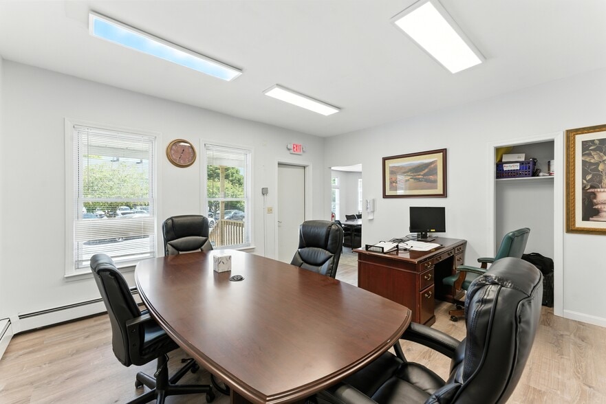 178 New Bridge St, West Springfield, MA for sale - Building Photo - Image 2 of 12