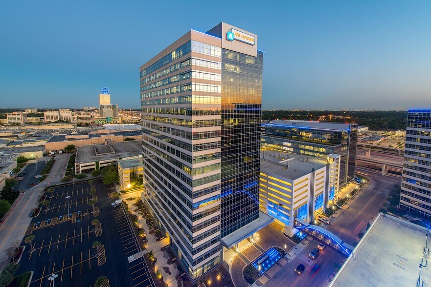 9811 Katy Fwy, Houston, TX à louer - Photo du bâtiment - Image 2 de 7