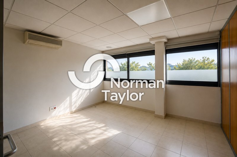 Office in Montpellier for lease - Interior Photo - Image 2 of 5