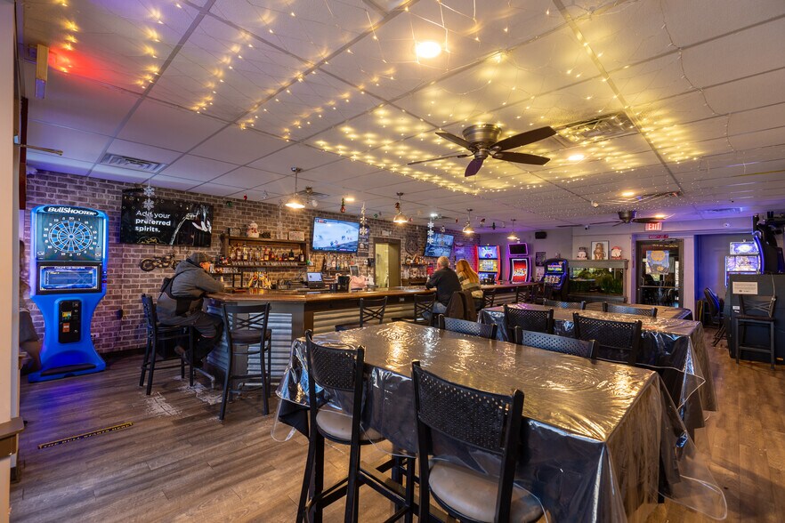 7815 Ogden Ave, Lyons, IL à vendre - Photo du bâtiment - Image 2 de 21