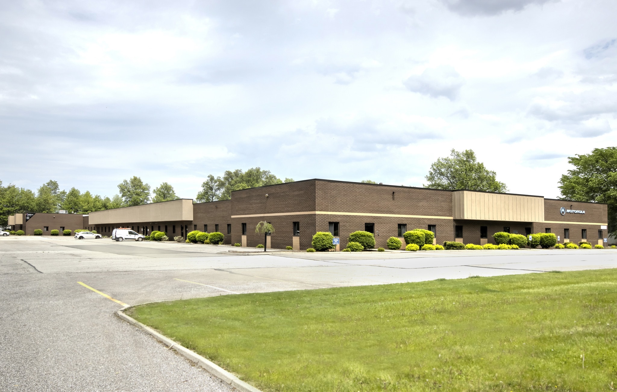 12428-12462 Plaza Dr, Parma, OH à louer Photo du bâtiment- Image 1 de 3