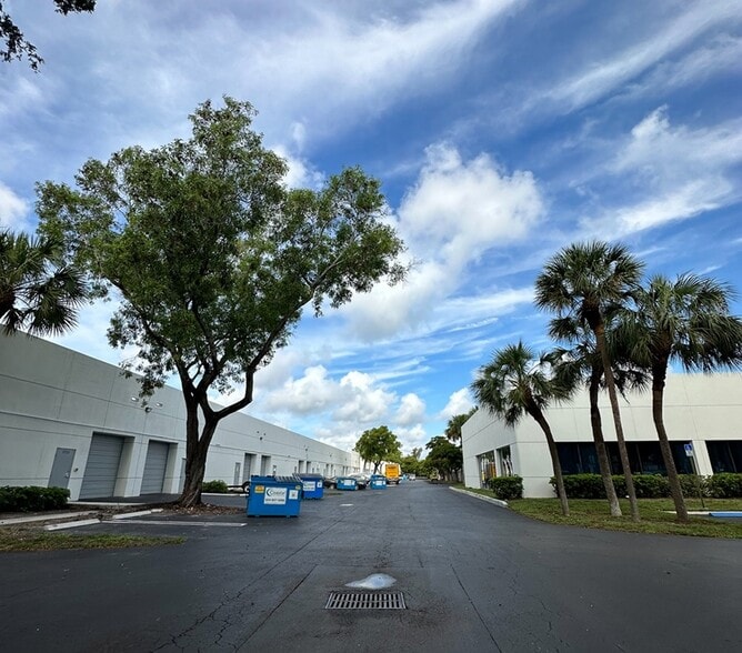 3600-3665 Park Central Blvd N, Pompano Beach, FL for sale - Interior Photo - Image 3 of 7
