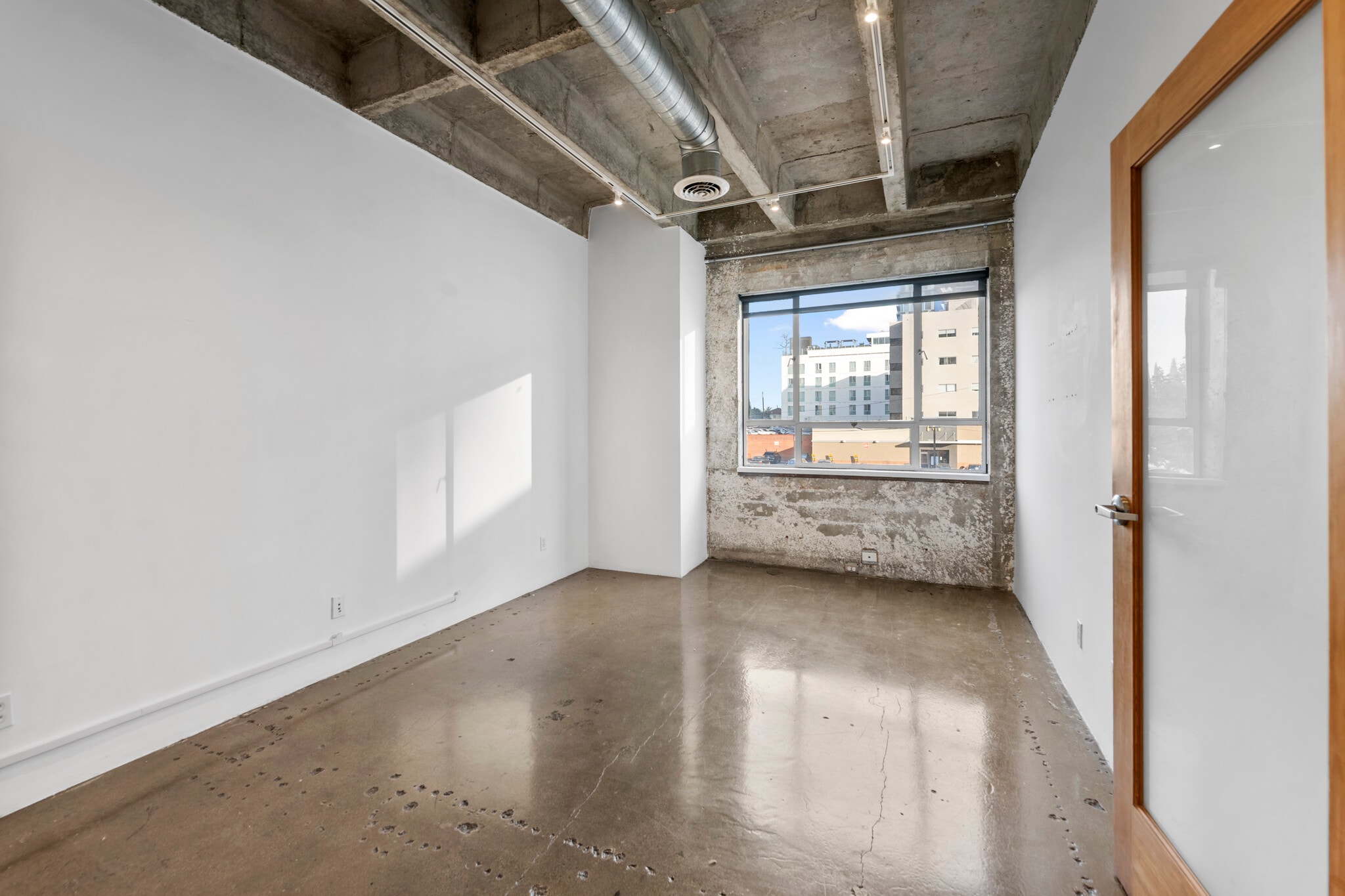 6363 Wilshire Blvd, Los Angeles, CA for lease Interior Photo- Image 1 of 4