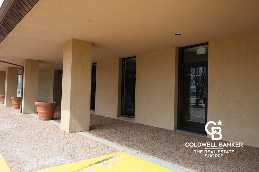 911 N Main St, Garden City, KS for lease - Building Photo - Image 3 of 28