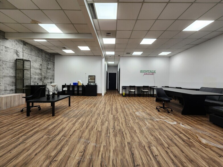 2420-2440 Boul Industriel, Laval, QC à louer - Photo intérieure - Image 1 de 17