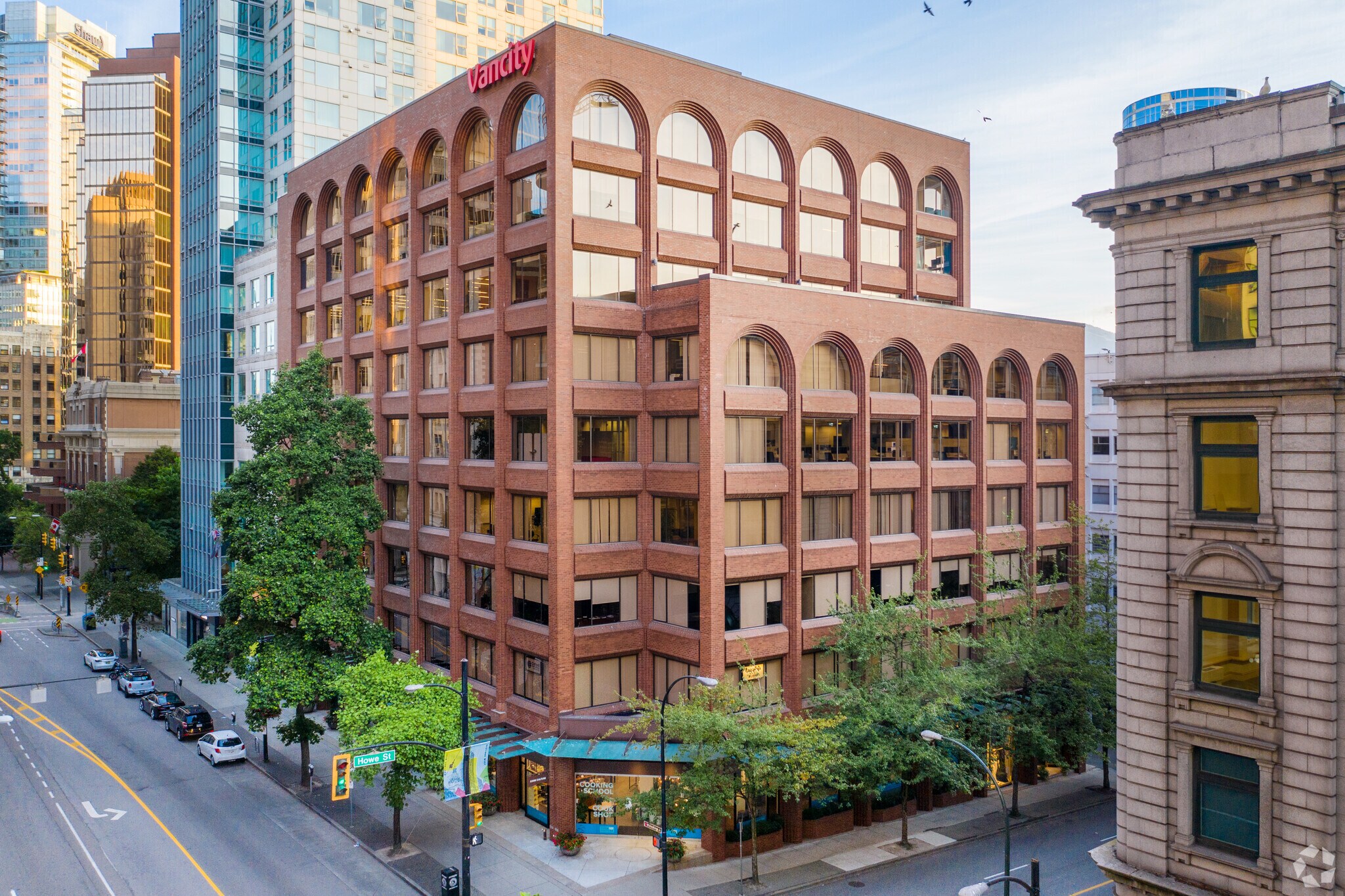 815 Hastings St, Vancouver, BC à louer Photo principale- Image 1 de 10
