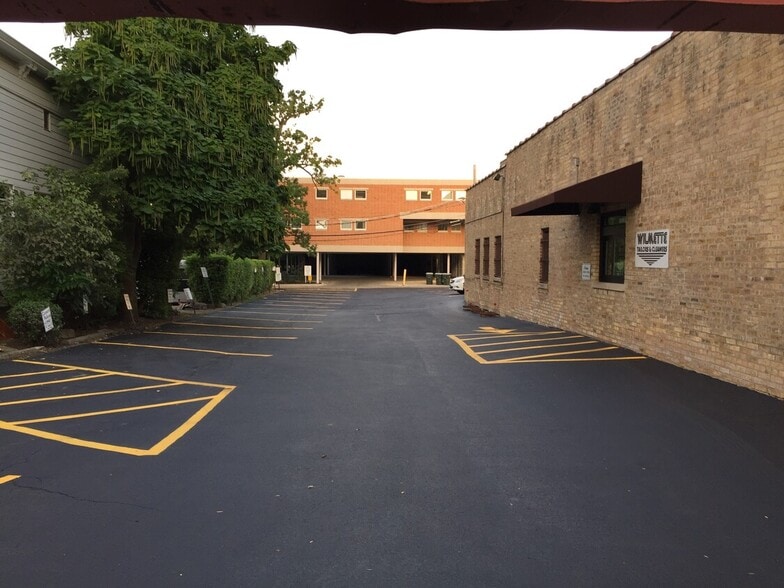 819 Ridge Rd, Wilmette, IL for sale - Building Photo - Image 2 of 9