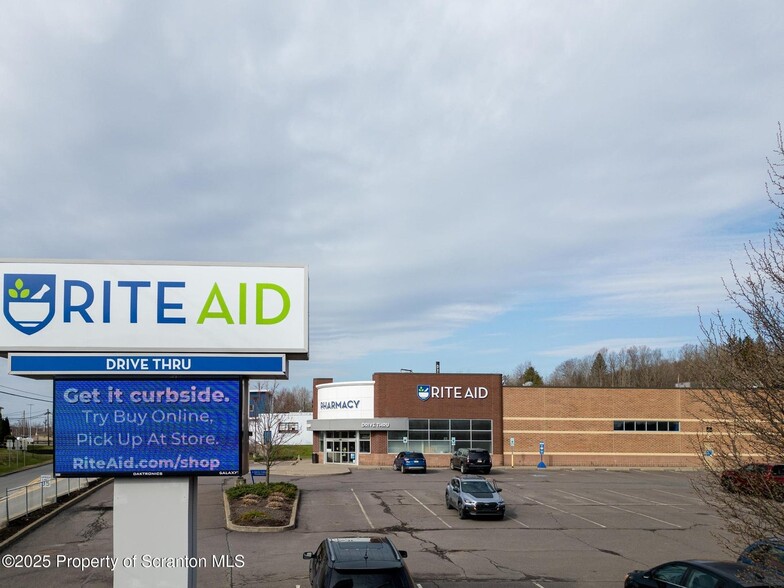 801 Grow Ave, Montrose, PA à louer - Photo du bâtiment - Image 3 de 16