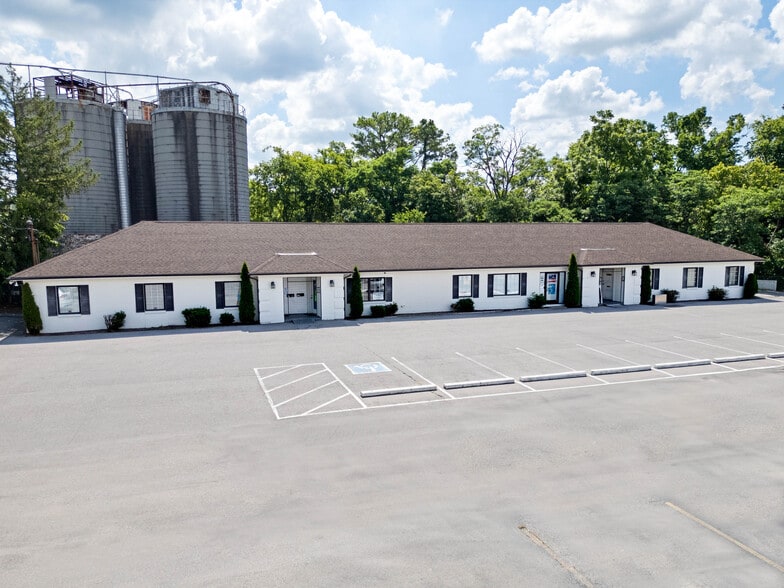 741 Madison St, Clarksville, TN for lease - Building Photo - Image 2 of 6