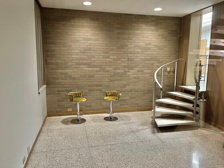 1411 6th Ave, Grafton, WI à vendre - Photo intérieure - Image 1 de 1