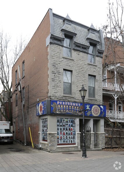 217-219A Rue Prince-Arthur E, Montréal, QC à vendre - Photo principale - Image 1 de 1