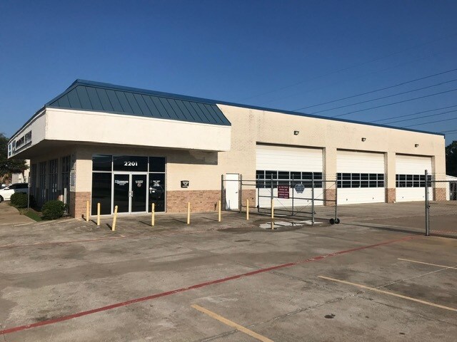 2201 W Pioneer Pky, Pantego, TX à vendre - Photo du bâtiment - Image 2 de 2