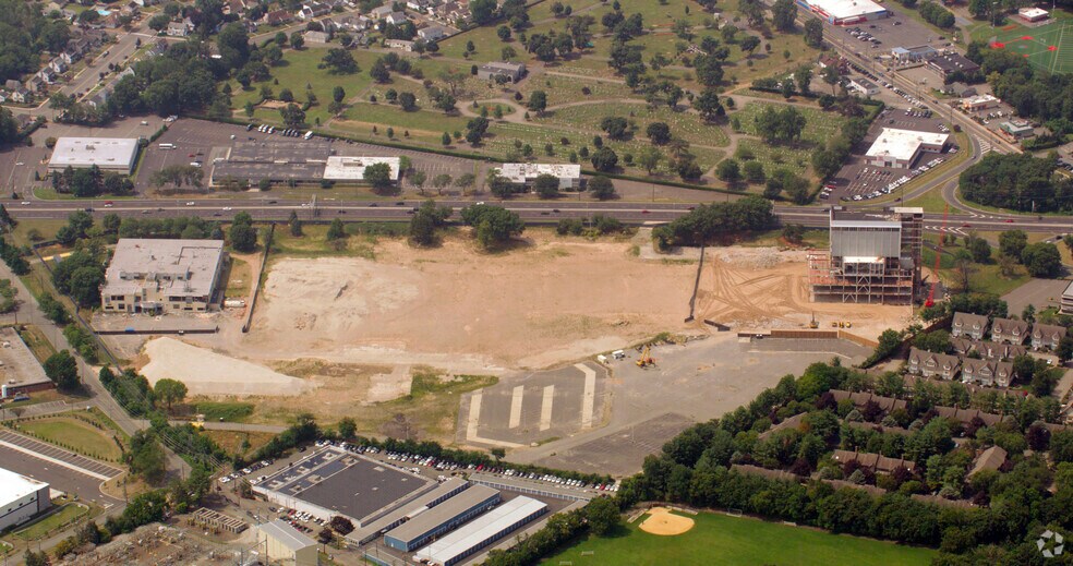 22-11 NJ Route 208, Fair Lawn, NJ à louer - Photo du bâtiment - Image 1 de 1