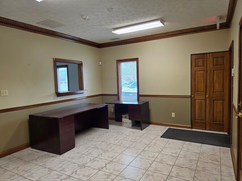 386 Meridian Parke Ln, Greenwood, IN à louer - Photo du bâtiment - Image 3 de 15
