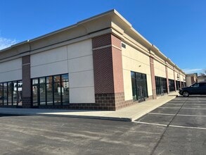 880-910 Broadway, Saugus, MA 01906, USA Broadway, Saugus, MA à louer Photo du bâtiment- Image 2 de 27