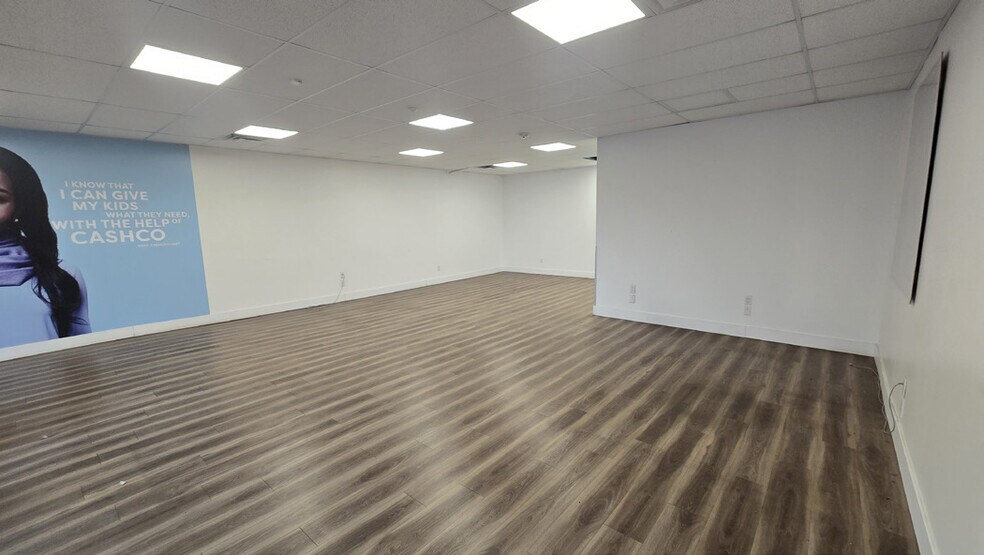 864 Victoria Av E, Regina, SK à louer - Photo intérieure - Image 2 de 3