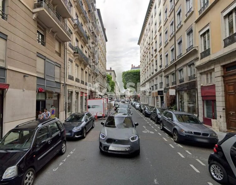 Retail in Lyon for lease - Building Photo - Image 2 of 4