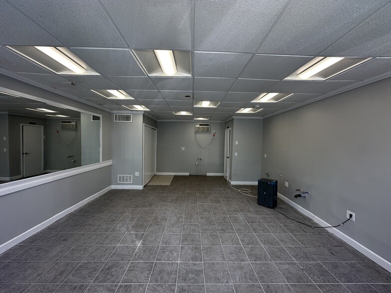 590 Franklin St, Worcester, MA for lease - Building Photo - Image 2 of 4