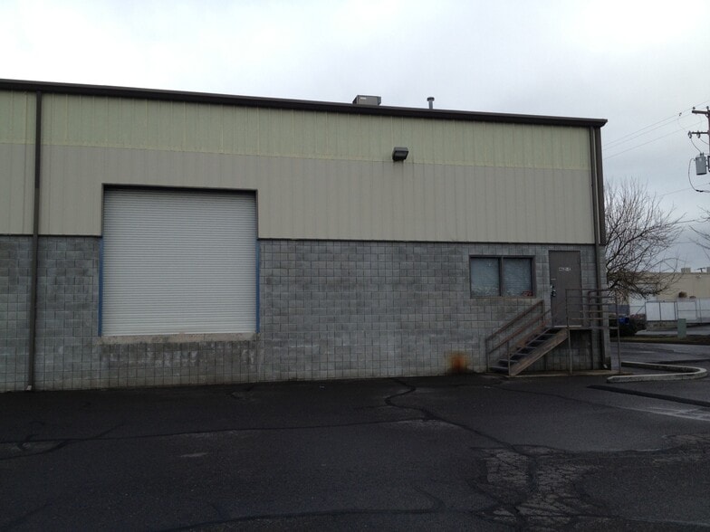 4621 Grumman Dr, Medford, OR à louer - Photo du bâtiment - Image 3 de 7