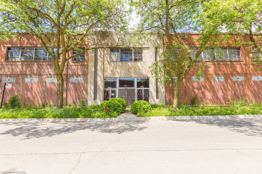4230 W Drummond Pl, Chicago, IL à vendre - Photo du bâtiment - Image 2 de 10