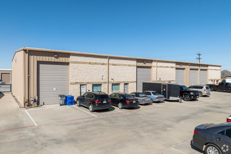 207 King Rd, Frisco, TX à louer - Photo du bâtiment - Image 2 de 16