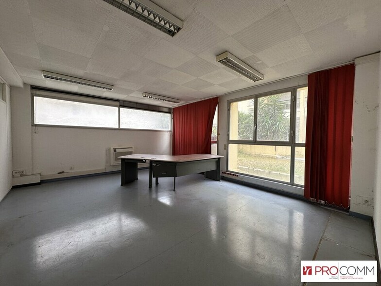 Office in Montpellier for lease - Interior Photo - Image 1 of 9