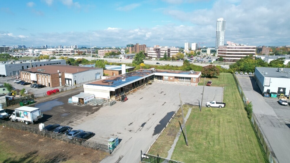 1101 Parisien St, Gloucester, ON à vendre - Photo du bâtiment - Image 2 de 4