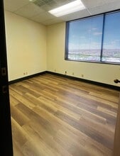 1202 Hallmark Dr, San Antonio, TX for lease Interior Photo- Image 2 of 9