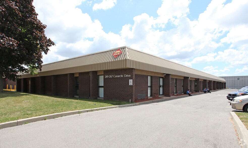 249-267 Canarctic Dr, Toronto, ON à louer - Photo principale - Image 1 de 3