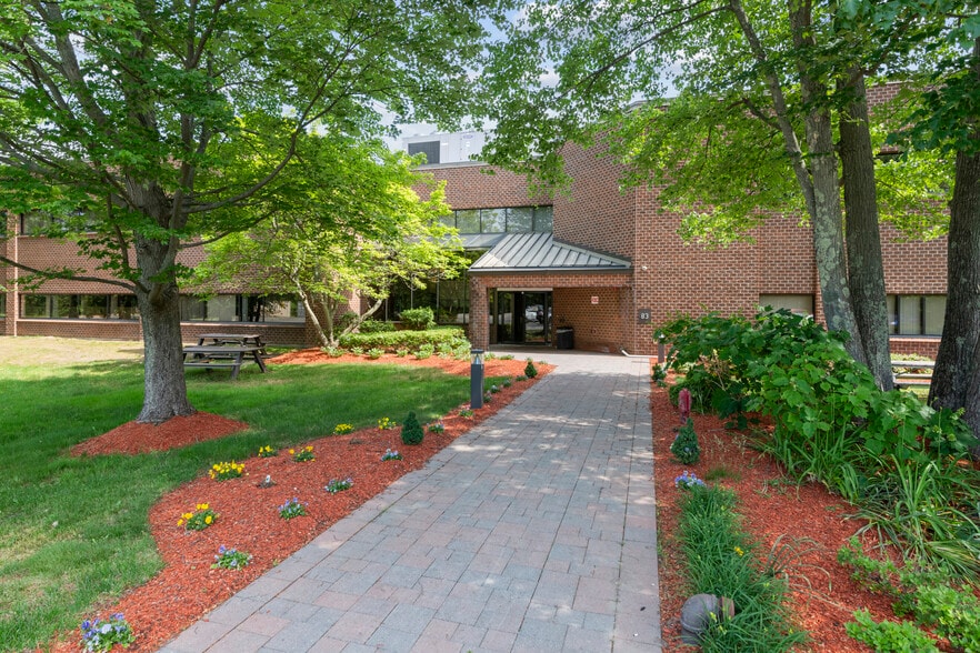 83 Hartwell Ave, Lexington, MA for lease - Building Photo - Image 2 of 7