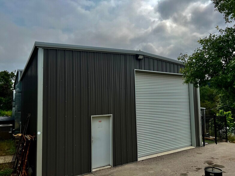 15002 Iowa St, Austin, TX à vendre - Photo du bâtiment - Image 3 de 6