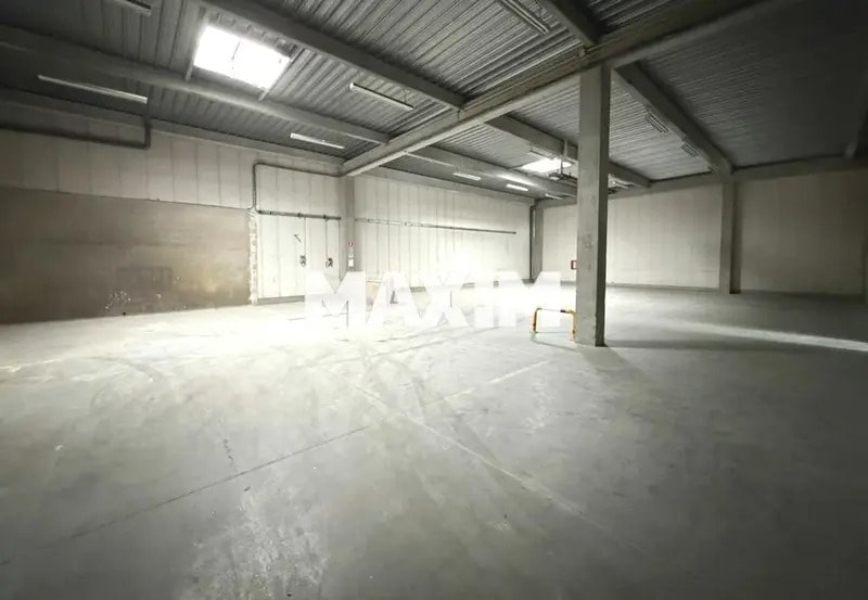 Flex in Dijon for lease - Interior Photo - Image 2 of 7